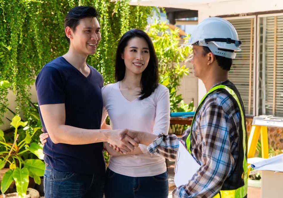 client talking to a technician